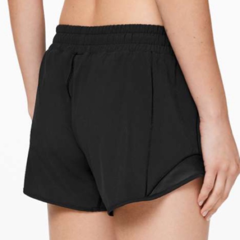 Lululemon Hotty Hot Short II, Long 4 Inches in Black - Size 4 - Picture 14 of 15